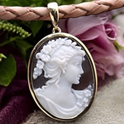 女神フローラのカメオネックレス
