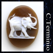 象モチーフのカメオ