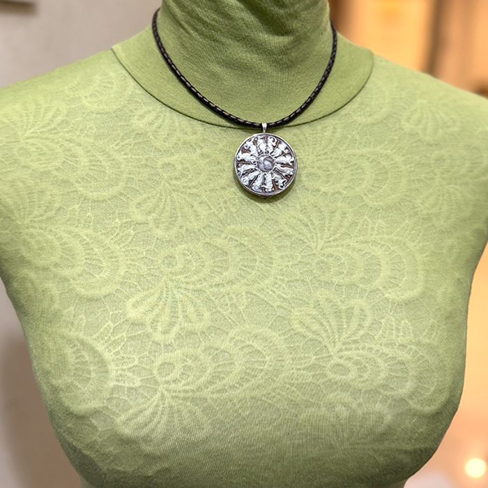 �������ޏ��_�z�[���C �i�C�g���f�C �J���I �A�b�J�j�[�g�� �V���o�[�g