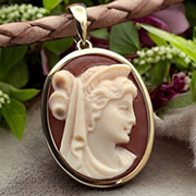 女神ヴィーナスのカメオネックレス