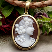 女神フローラのカメオネックレス