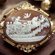 アンティーク シェルカメオ 女神アウロラ アポロンの巡行 19世紀 ヴィクトリア時代 9金ゴールド枠 カメオブローチ