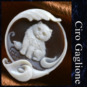 カメオ彫刻家ガリオーネ氏製作のカメオ　猫の絵柄