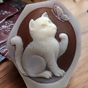 猫のシェルカメオルース 可愛いネコの立体彫刻 ガリオーネ作 イタリア製