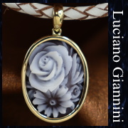 お花のシェルカメオペンダント