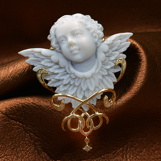 天使のシェルカメオブローチ＆ネックレスの写真