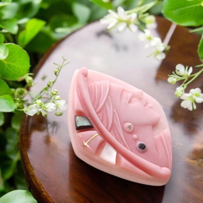 �C�^���A�����ƃ��U���I�E�����l�b���� �s���N�J���I���[�X �A�[�g�J���I������i