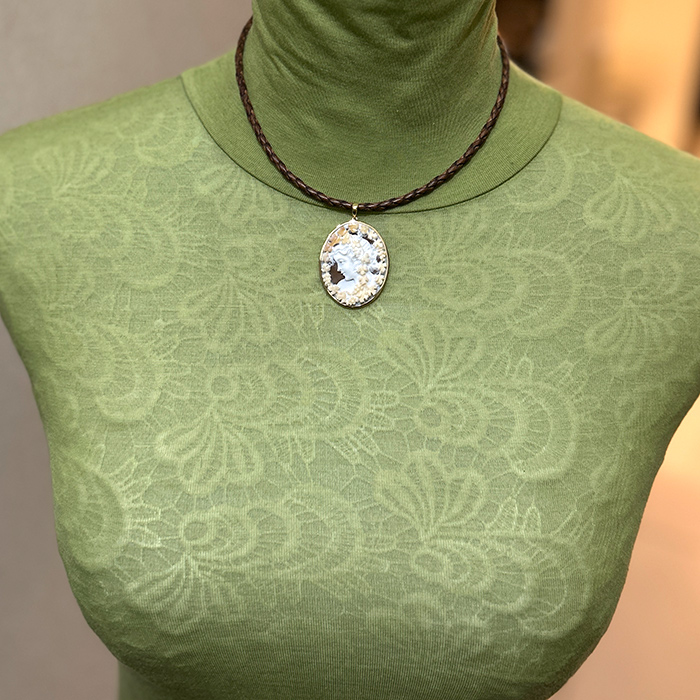 �o�b�J���e�̐}���̃J���I�l�b�N���X