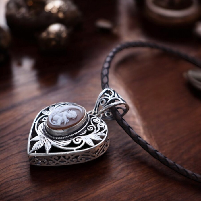 �V�g�ƌ��̃J���I�y���_���g �n�[�g�^ �A���e�B�[�N���V���o�[�t���[�� �y���j�[�`�F��