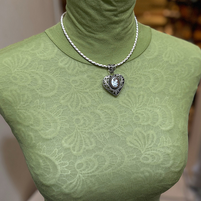 �V�g�ƌ��̃J���I�y���_���g �n�[�g�^ �A���e�B�[�N���V���o�[�t���[�� �y���j�[�`�F��