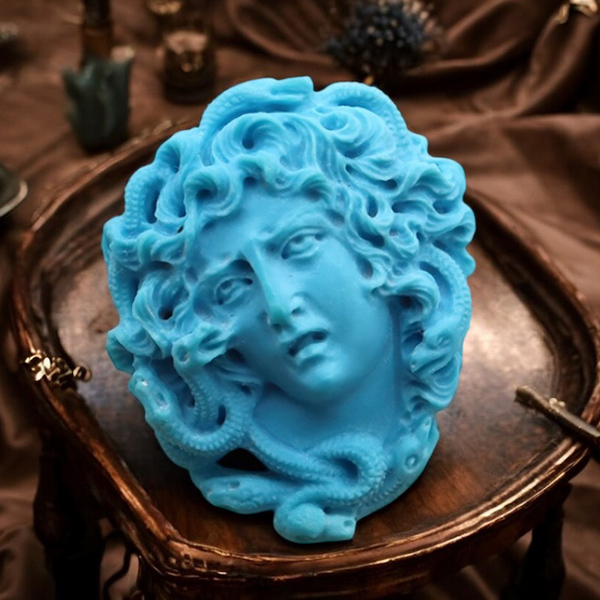 トルコ石カメオ メドゥーサ図柄 天然ターコイズ 立体彫刻カメオルース