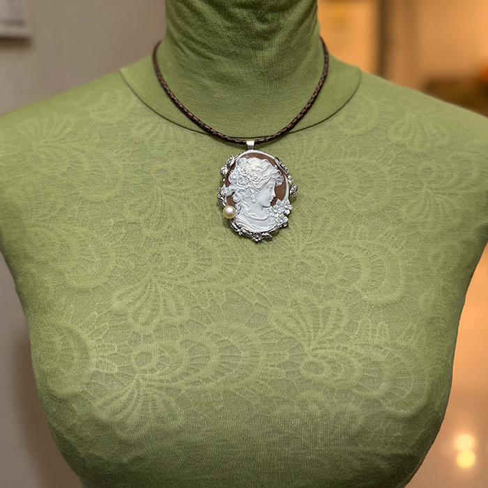 ��������V�F���J���I �y���j�[�`�F�� �V���o�[�g �W���R�j�A �W���^��t��