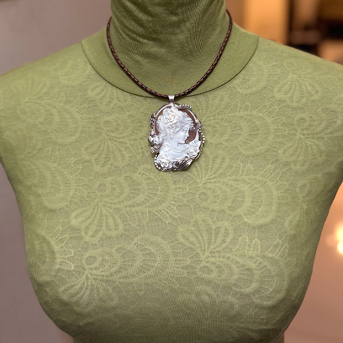 ���_�t���[�� �V�F���J���I �y���j�[�`�F�� �V���o�[�����g �W���R�j�A�t��