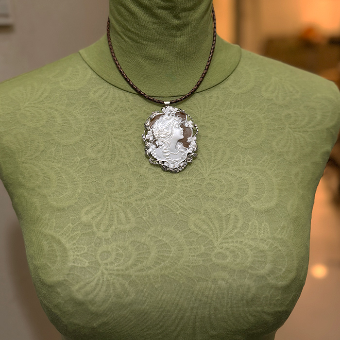 ���_�o�b�J���e �V�F���J���I �y���j�[�`�F�� �V���o�[�����g �W���R�j�A�t��