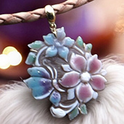 イタリア製カメオペンダント〈ロマーノ作/エナメル彩色〉