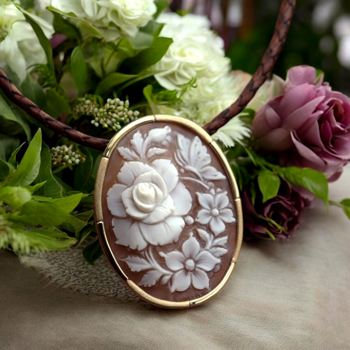 花のシェルカメオ 18金ゴールド枠 ブローチ＆ネックレス 2WAYフラワーカメオ