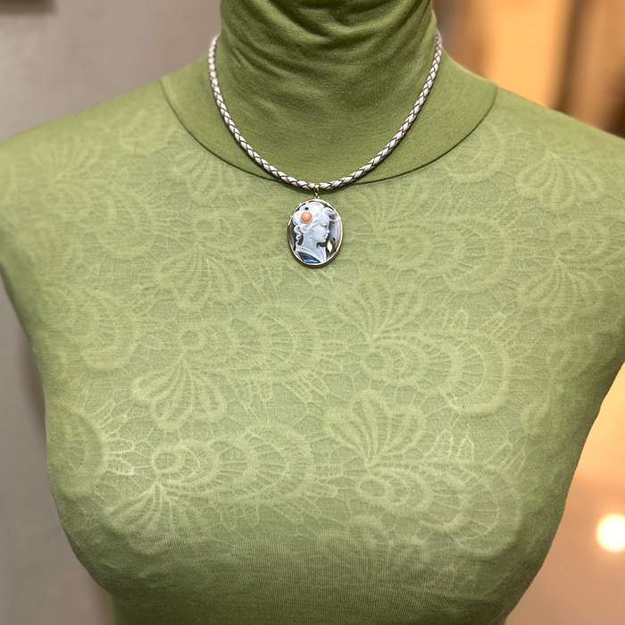 �J���I�̃l�b�N���X���i