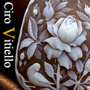 お花のカメオの写真　ヴィティエッロ氏彫刻のカメオ
